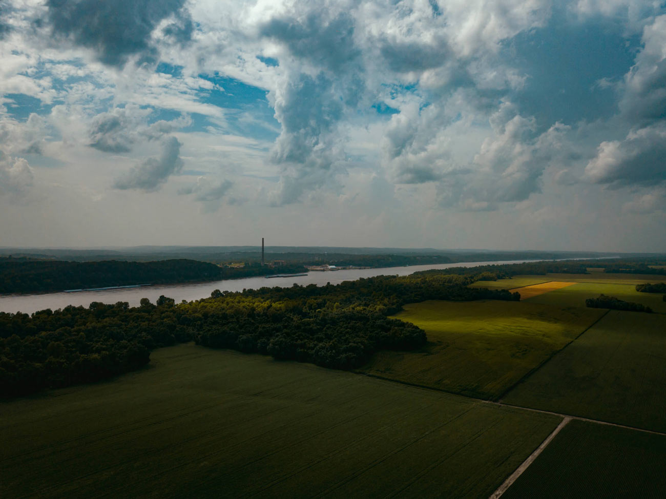 The Mississippi River is 3 miles from old Valmeyer.