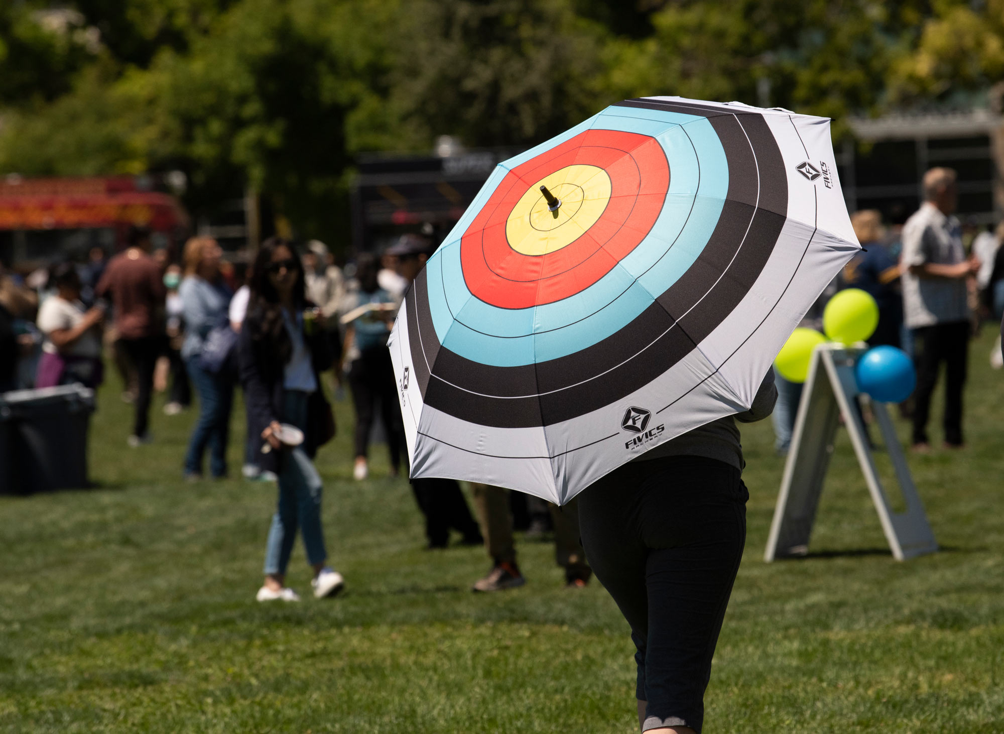 TGFS picknicker, under bull's-eye-design umbrella