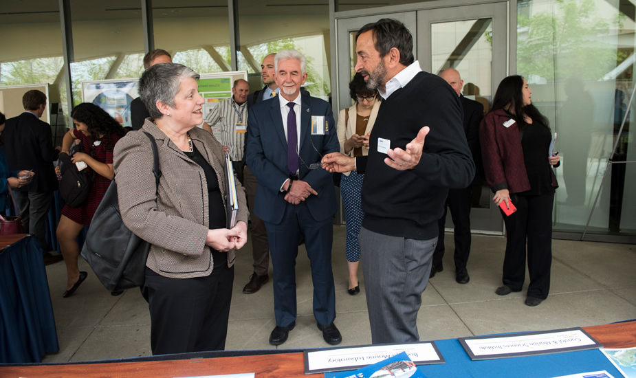 Professor Rick Grosberg speaks to UC President Janet Napolitano.