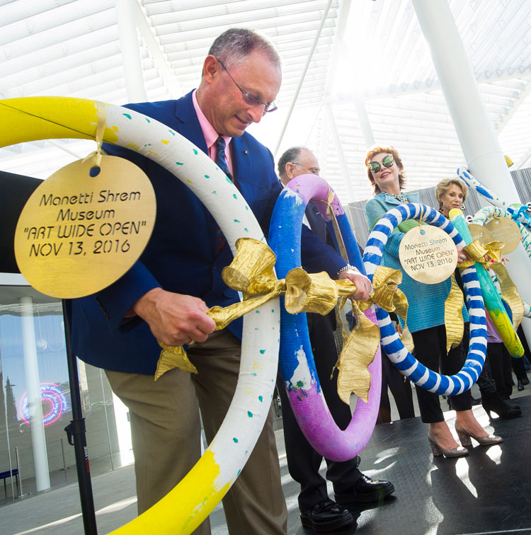 Ralph J. Hexter "breaks" symbolic chain at museum opening.