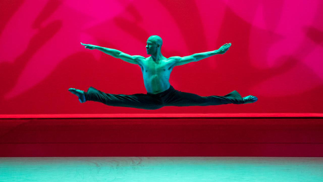 Dancer does splits in the air.