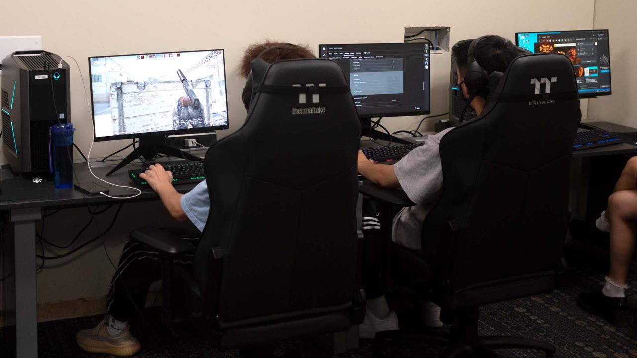 People play computer games